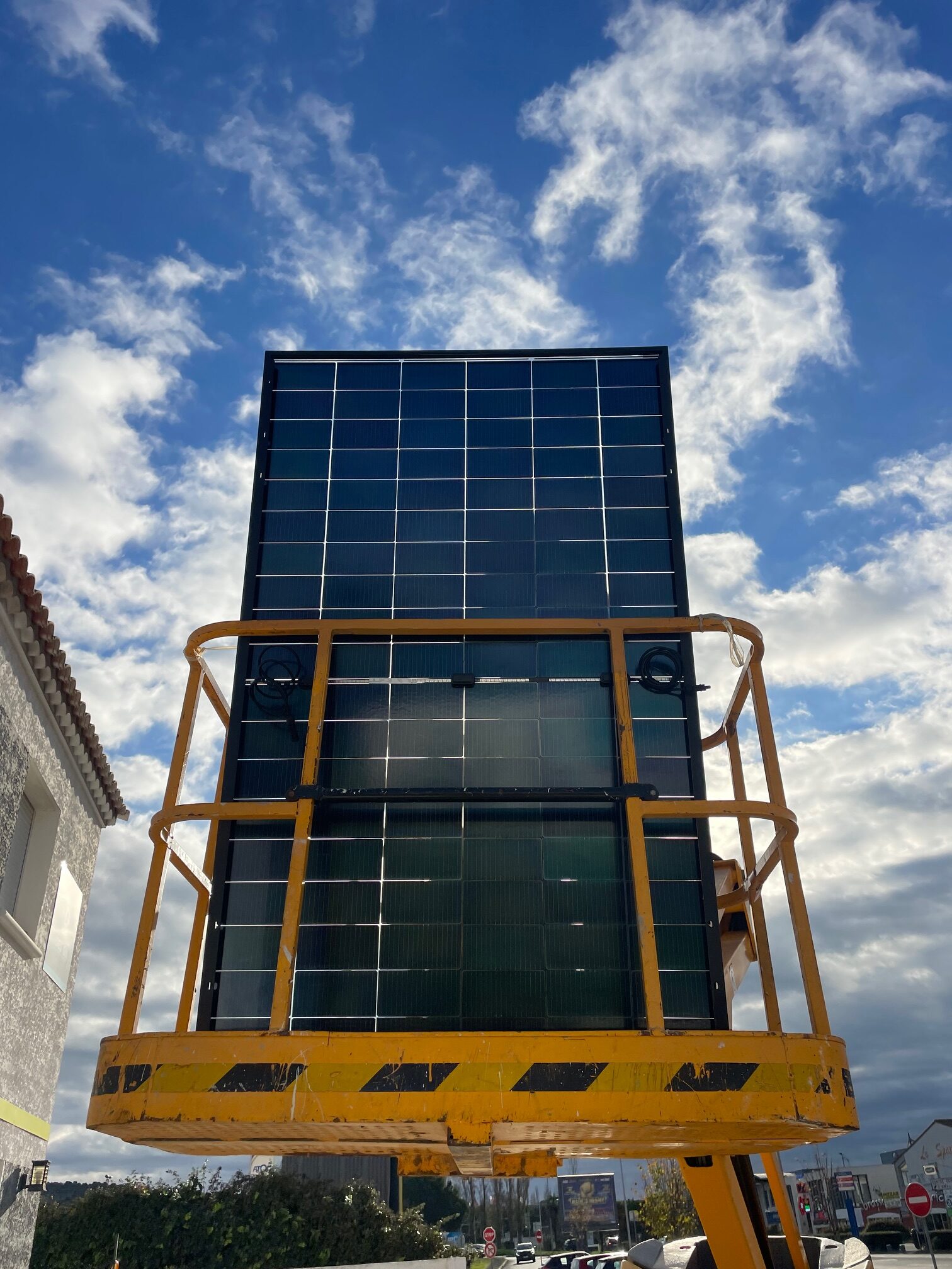 panneaux-photovoltaiques-toitgrue-installation-agde